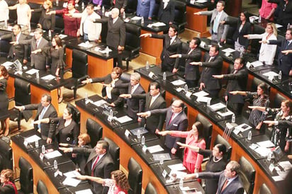 Nuevos senadores y diputados rinden protesta