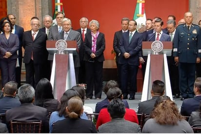 Inician transición formal Peña y AMLO