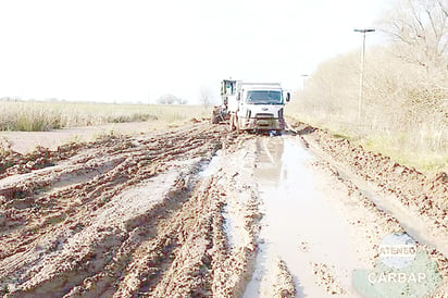 Supervisan arroyos y caminos rurales