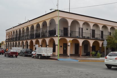 Preparan escenario para festividades patrias