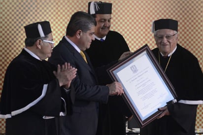 Entrega la UAdeC Honoris Causa a ‘Catón’