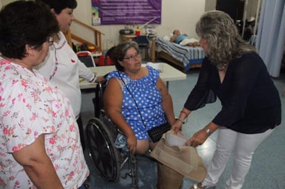 Envía Gobernador prótesis a la señora Flor, un sueño hecho realidad