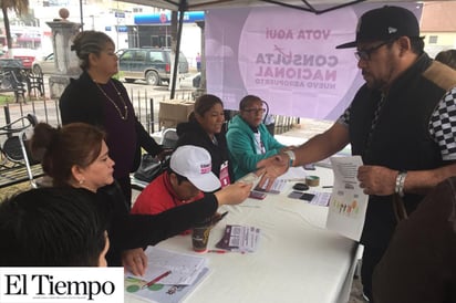 Instalan mesa de consulta en la Plaza Principal