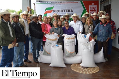 Entrega Lencho semilla subsidiada a 70 productores