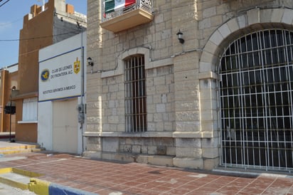 Gusanos y fétidos olores en Club de Leones de Frontera