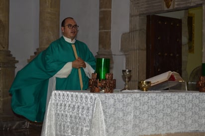 Invita la Iglesia a conservar y festejar el matrimonio