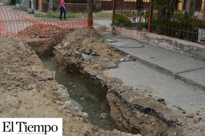 Ojo de agua podría derrumbar viviendas