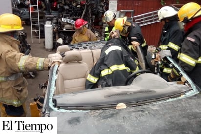 Capacitan a bomberos en rescate de prensados