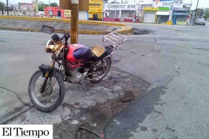 Derrapa su motocicleta