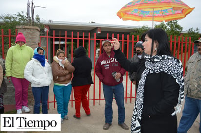 Temen que sanitarios de secundaria se derrumben