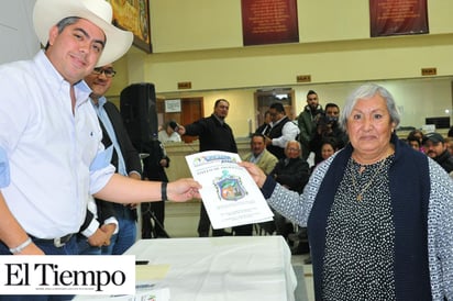 Entrega municipio 80 escrituras