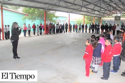 Preside Gladys Ayala evento cívico en Escuela Primaria Revolución