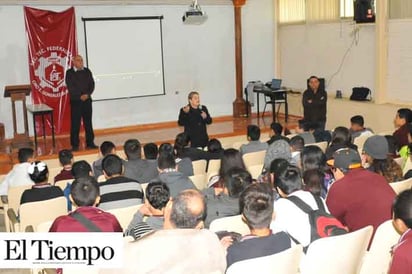 Brinda Municipio conferencias a adolescentes