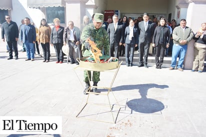 Incineración y entrega de banderas