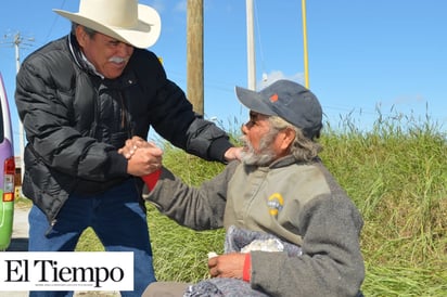 Llevan cobijas y alimentos a familias vulnerables