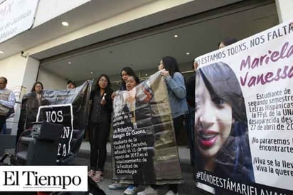 Madres de víctimas de feminicidio 'clausuran' simbólicamente la PGR