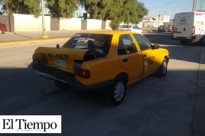 Lesiona a pasajeras de un taxi