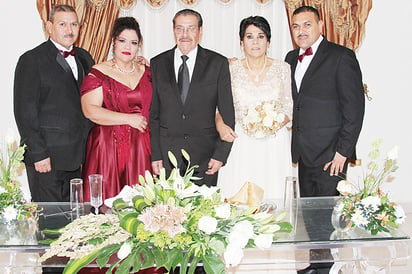 Celebran bodas de oro