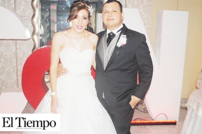 José Carlos & Ixamara Sellan su amor