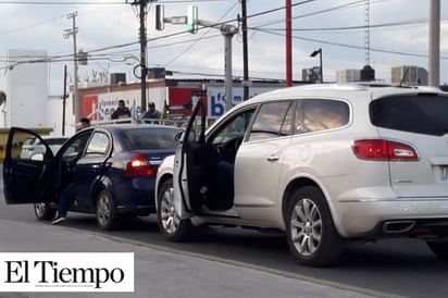 Lujosa Buick causa choque