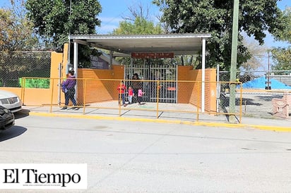 Construyen barda en Jardín ‘Torres Bodet’