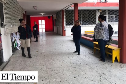 Toman padres de familia Primaria Sarita Múzquiz