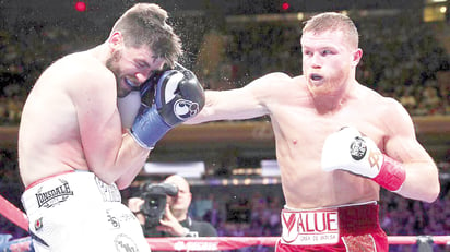 “Canelo” conquista su tercer título