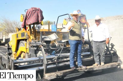 Inicia Paredes administración con obras de pavimentación