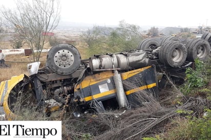 Vuelca tráiler en el Galaz