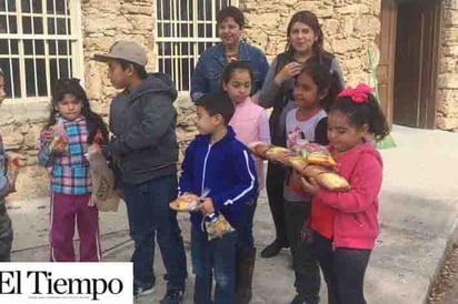 Visita DIF y Reyes Magos a estudiantes de ejidos