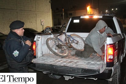 Ebrio derrapa en su bicicleta