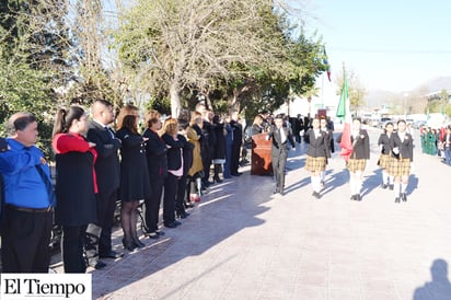 Conmemoran día de la Constitución