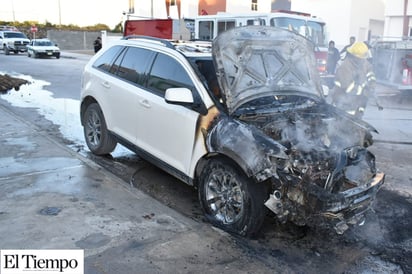 Se incendia  camioneta