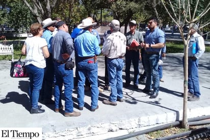 Asisten a curso sobre siembra de nogal