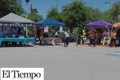 Organiza Escuela de Enfermería Feria de la Salud en plaza pública