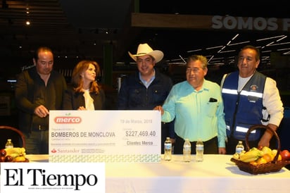 Entrega tienda Merco redondeo a Bomberos