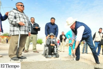 Construyen atarjea en Lomas de San Miguel