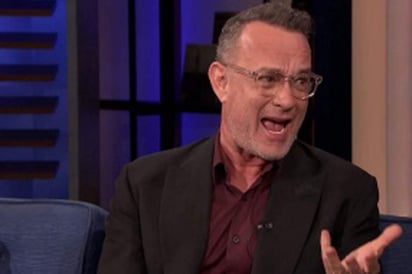 Tom Hanks cumple deseo de fan y le canta en un restaurante