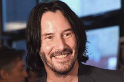 Keanu Reeves anima a pasajeros de avión tras aterrizaje forzoso