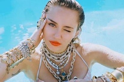 Miley Cyrus sorprende a sus fans y revive a Hannah Montana