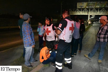 Motociclista arrolla a familia