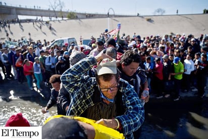 EU vigiló a reporteros y a “instigadores” en la frontera con México