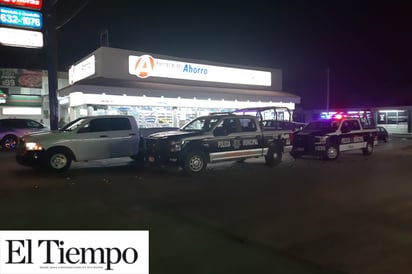 Empistolados asaltan 2 negocios