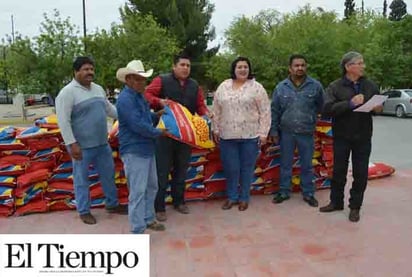 Reciben sin costo 120 bultos de semilla de sorgo forrajero