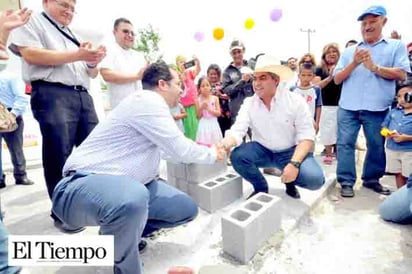 Colocan la primera piedra de centro de salud integral