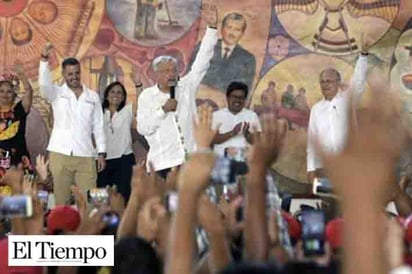 AMLO hace 'consulta' para aprobar proyecto del Istmo, 'que levanten la mano los que estén a favor'