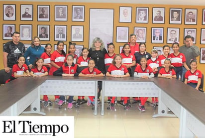 Selección de fútbol femenil ‘mete golazo’