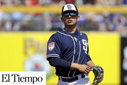 Padres llaman a Luis Urías