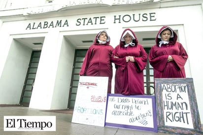 Juez federal bloquea nueva norma de Trump sobre abortos