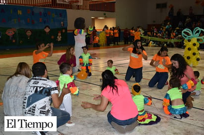 Realizan demostración de rondas artísticas infantiles